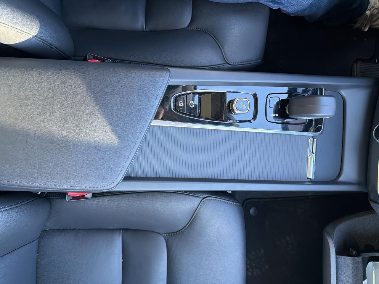 2025 Volvo XC60 B5 Core Bend OR