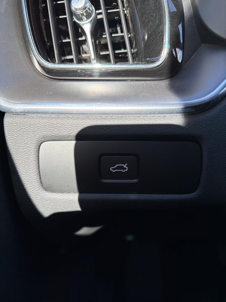 2025 Volvo XC60 B5 Core Bend OR