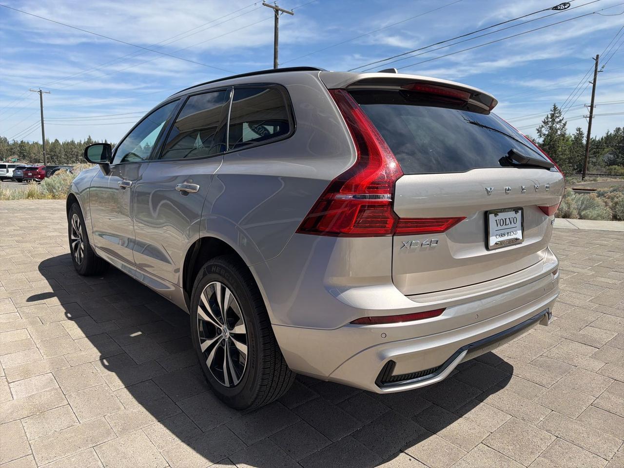 2025 Volvo XC60 B5 Core Bend OR