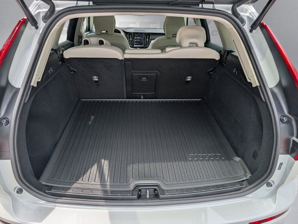 2025 Volvo XC60 B5 Core Hunt Valley MD