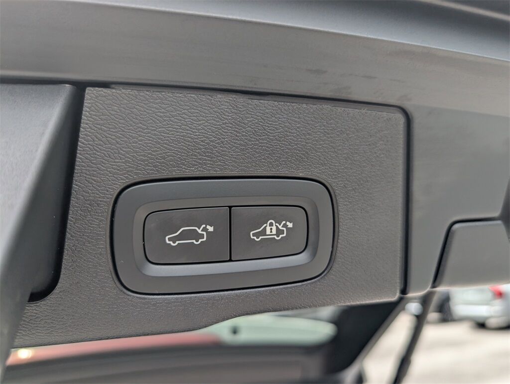 2025 Volvo XC60 B5 Core Hunt Valley MD