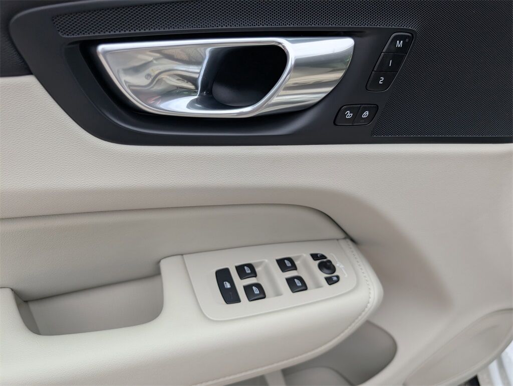 2025 Volvo XC60 B5 Core Hunt Valley MD