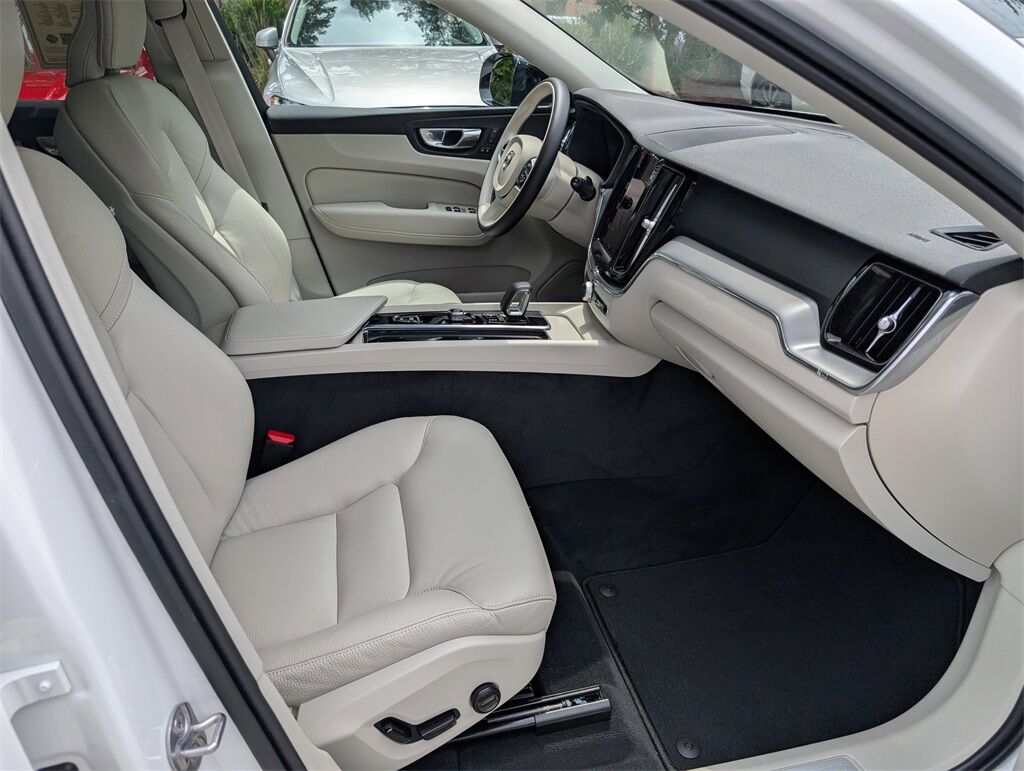 2025 Volvo XC60 B5 Core Hunt Valley MD