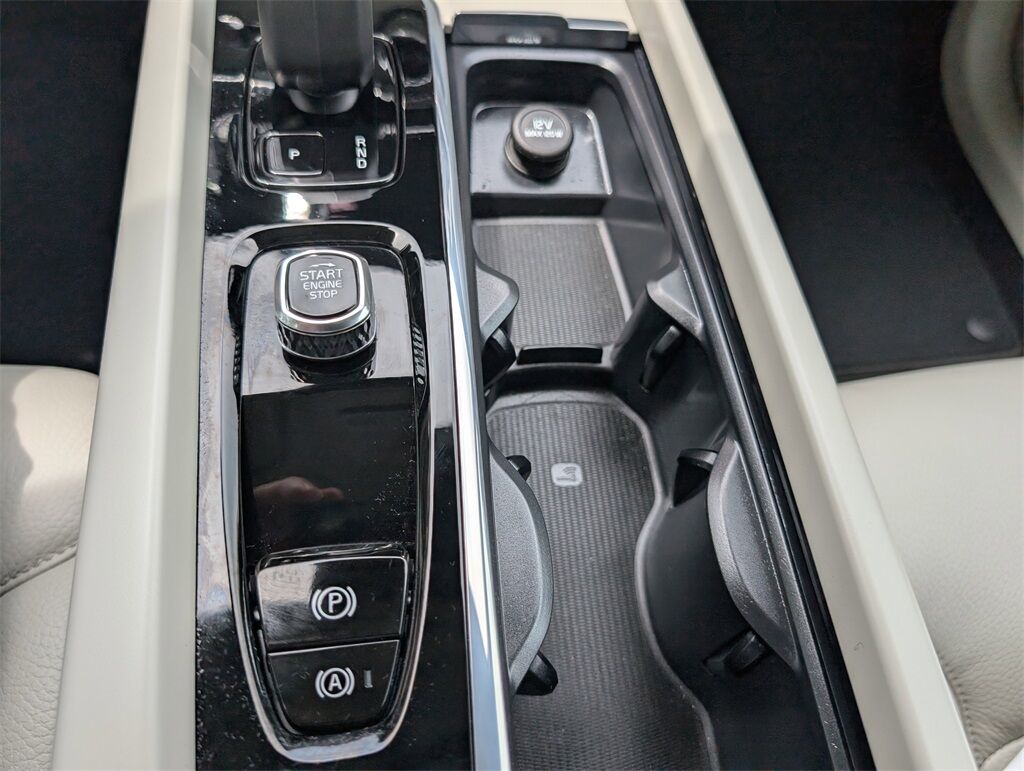 2025 Volvo XC60 B5 Core Hunt Valley MD