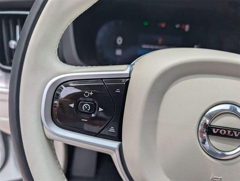 2025 Volvo XC60 B5 Core Hunt Valley MD