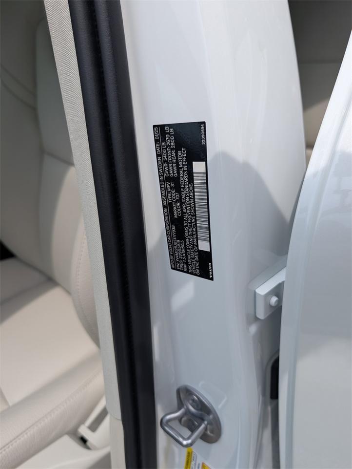 2025 Volvo XC60 B5 Core Hunt Valley MD