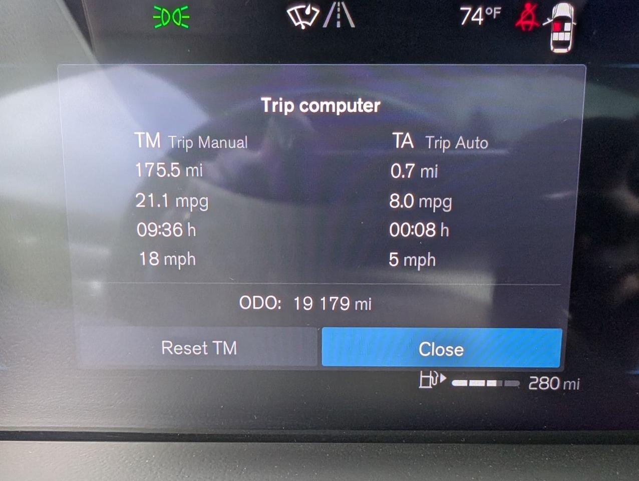 2025 Volvo XC60 B5 Hybrid AWD CORE | High Performance Audio, 19", Climate Pk * Portland OR