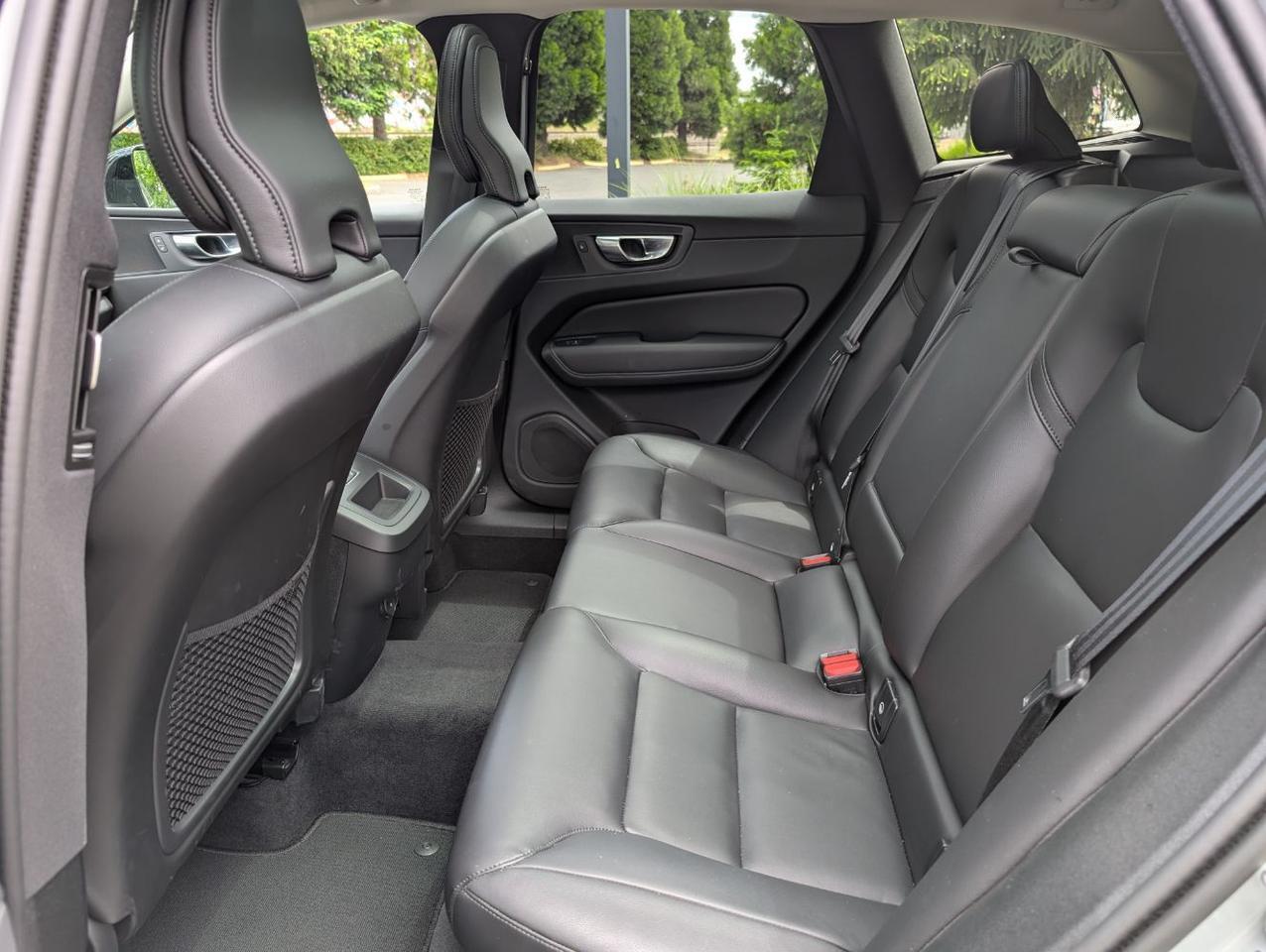 2025 Volvo XC60 B5 Hybrid AWD CORE | High Performance Audio, 19", Climate Pk * Portland OR
