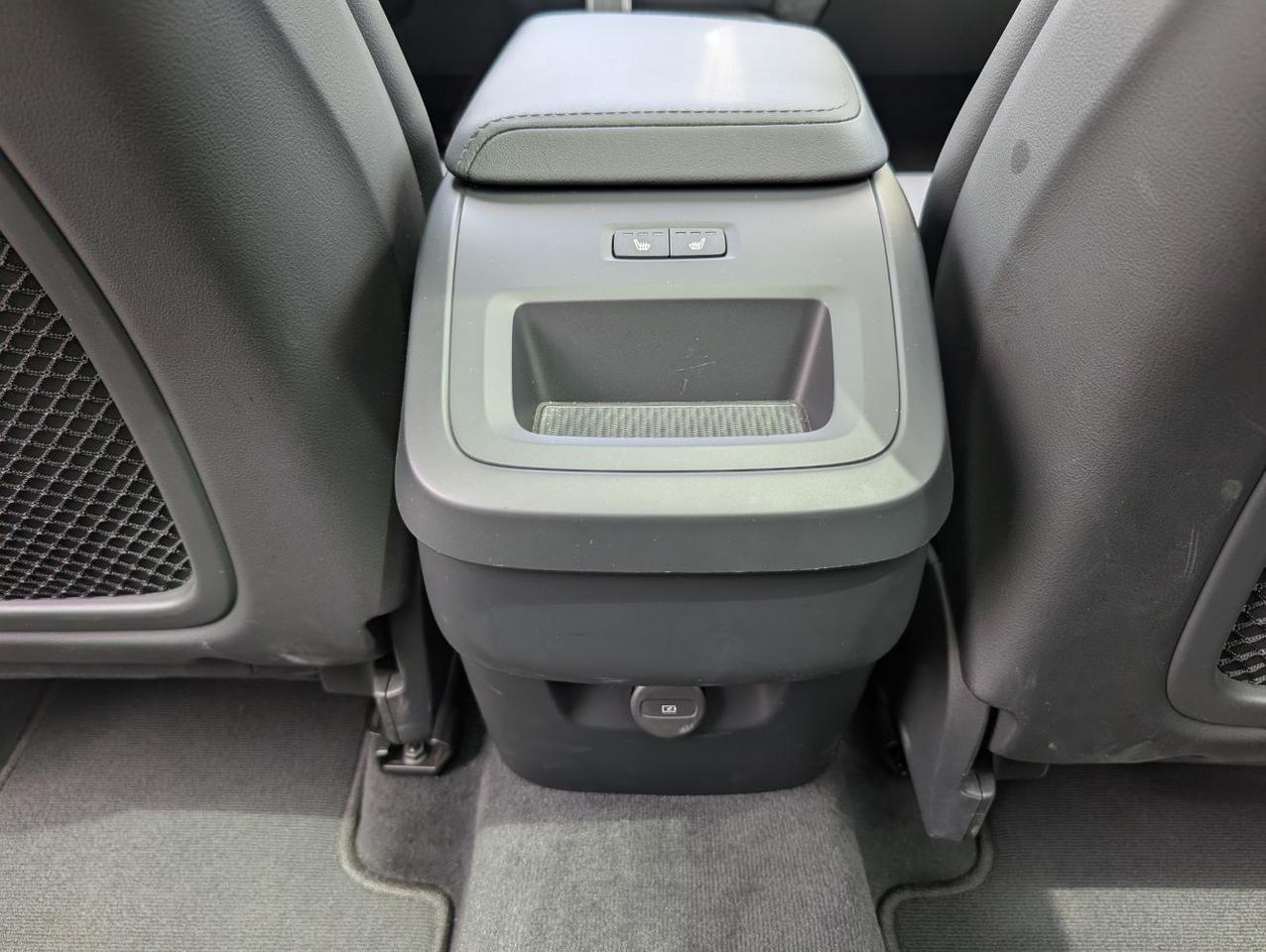 2025 Volvo XC60 B5 Hybrid AWD CORE | High Performance Audio, 19", Climate Pk * Portland OR