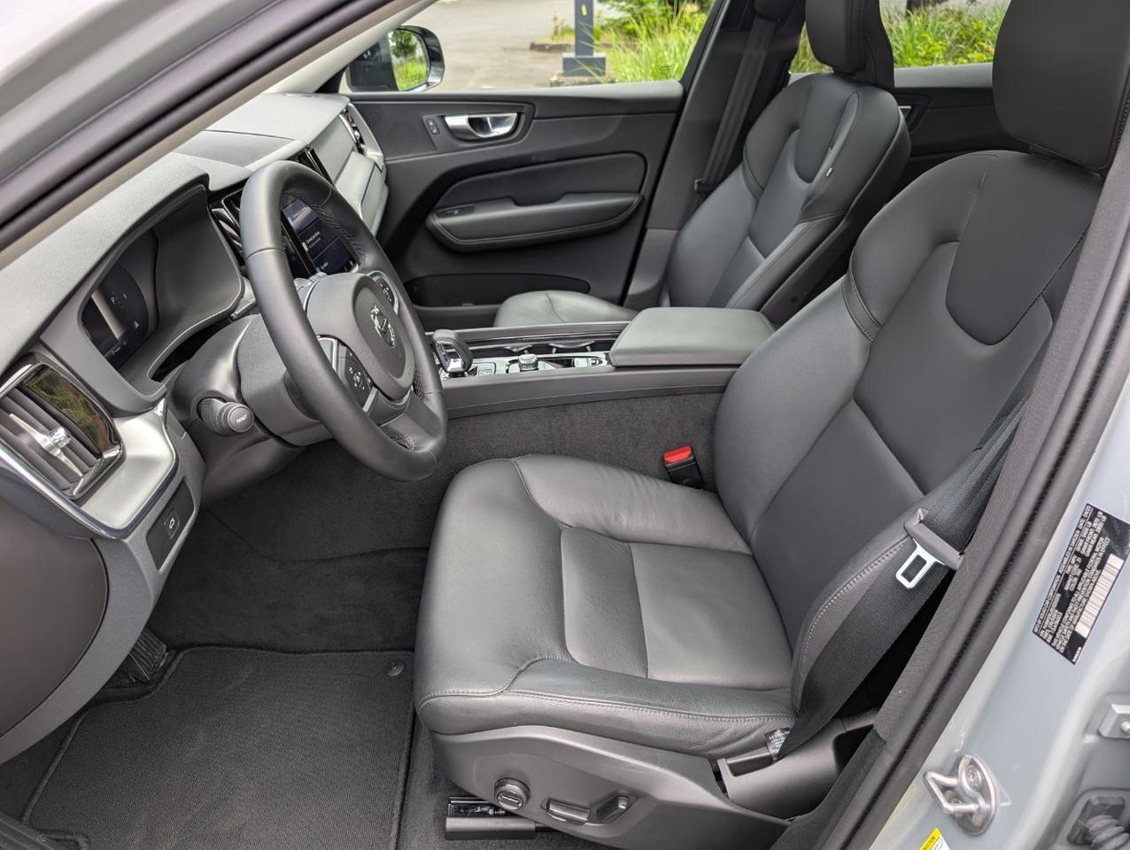 2025 Volvo XC60 B5 Hybrid AWD CORE | High Performance Audio, 19", Climate Pk * Portland OR