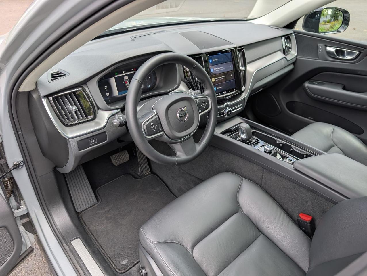2025 Volvo XC60 B5 Hybrid AWD CORE | High Performance Audio, 19", Climate Pk * Portland OR