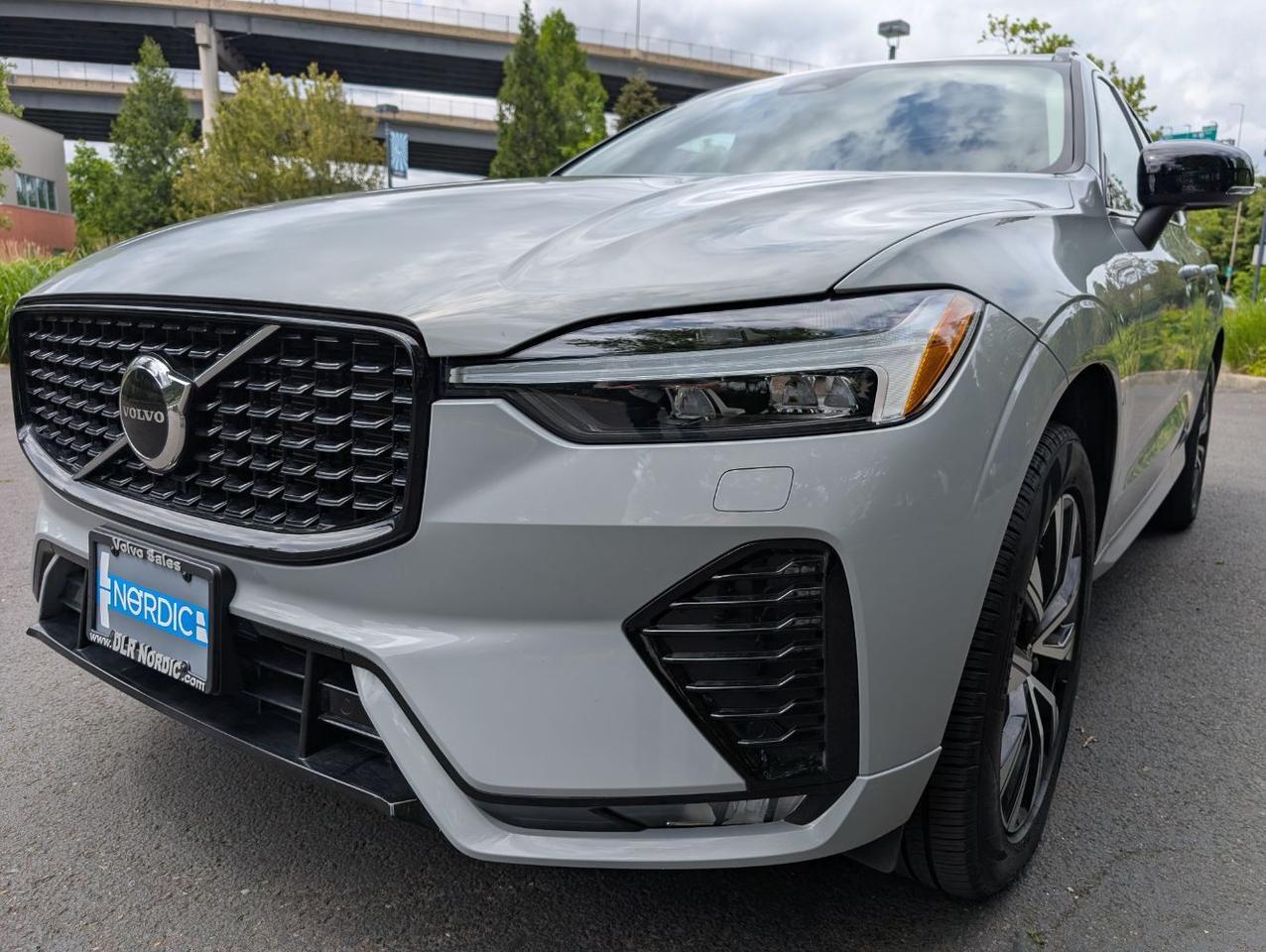 2025 Volvo XC60 B5 Hybrid AWD CORE | High Performance Audio, 19", Climate Pk * Portland OR
