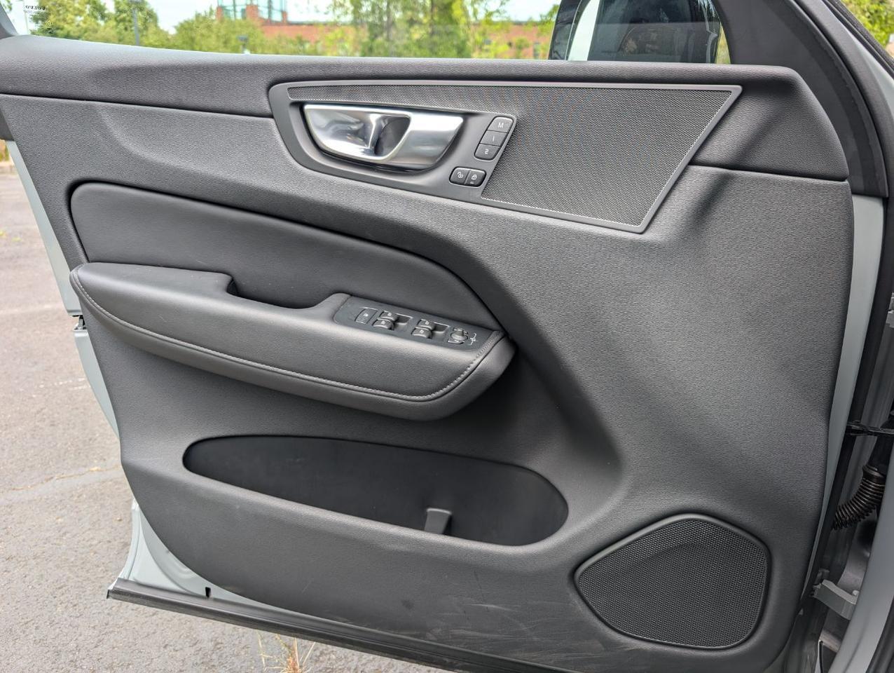 2025 Volvo XC60 B5 Hybrid AWD CORE | High Performance Audio, 19", Climate Pk * Portland OR