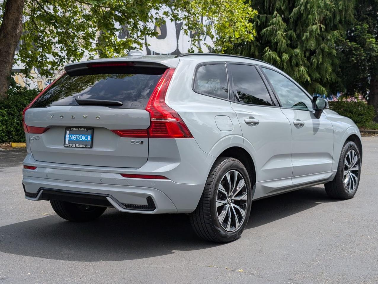 2025 Volvo XC60 B5 Hybrid AWD CORE | High Performance Audio, 19", Climate Pk * Portland OR