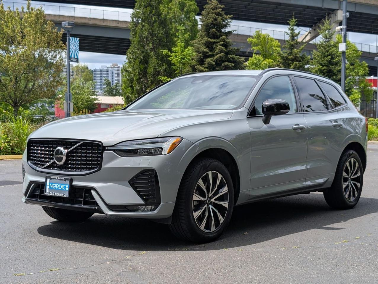 2025 Volvo XC60 B5 Hybrid AWD CORE | High Performance Audio, 19", Climate Pk * Portland OR