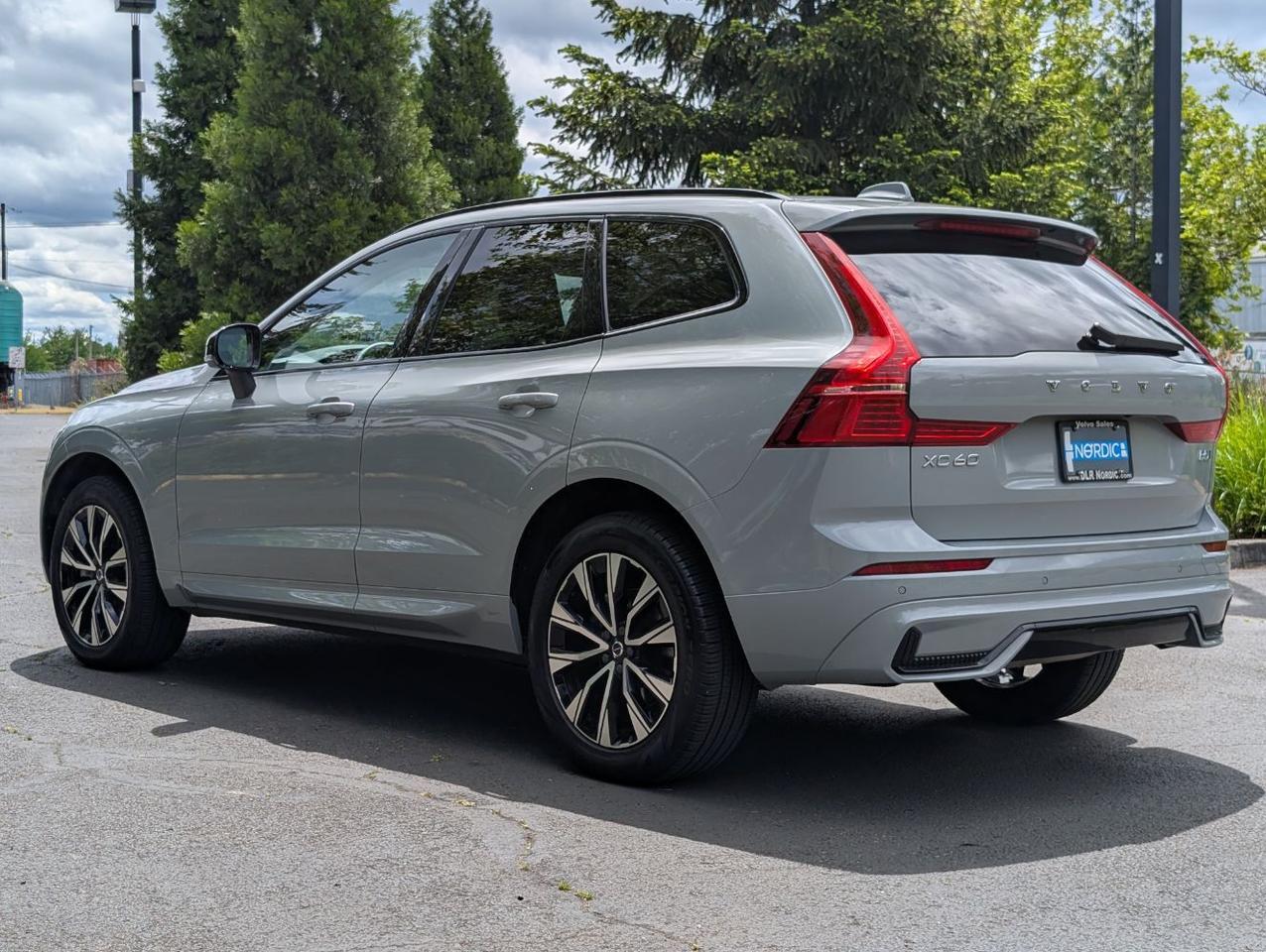 2025 Volvo XC60 B5 Hybrid AWD CORE | High Performance Audio, 19", Climate Pk * Portland OR