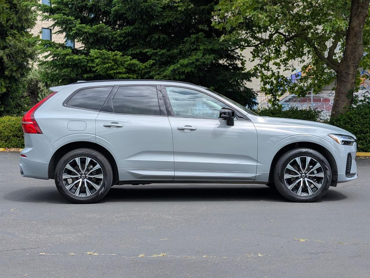 2025 Volvo XC60 B5 Hybrid AWD CORE | High Performance Audio, 19", Climate Pk * Portland OR