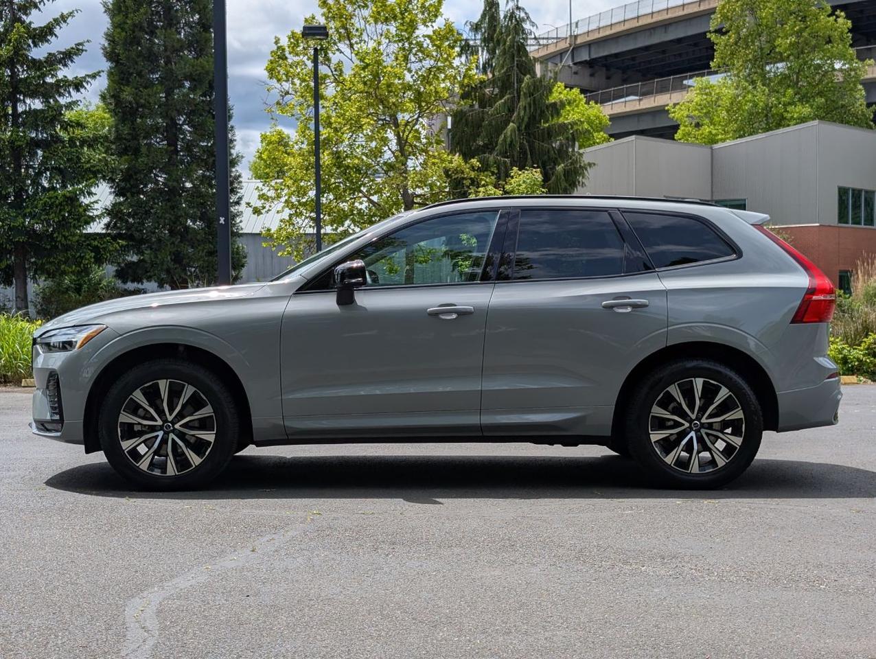 2025 Volvo XC60 B5 Hybrid AWD CORE | High Performance Audio, 19", Climate Pk * Portland OR