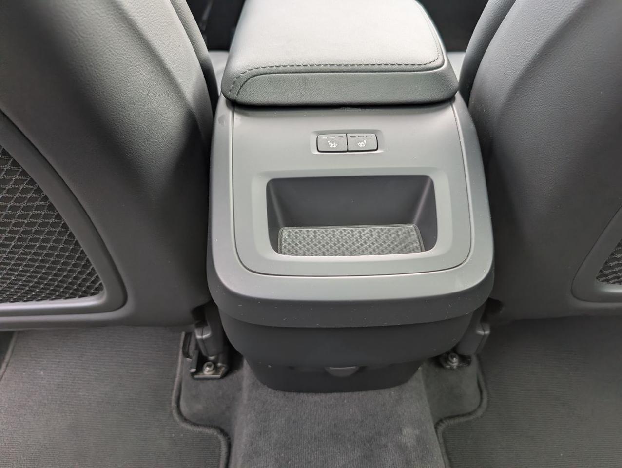 2025 Volvo XC60 B5 Hybrid AWD CORE | High Performance Audio, Panoramic Roof, 19" Wheels, 4 Heated Seats & Wheel Portland OR