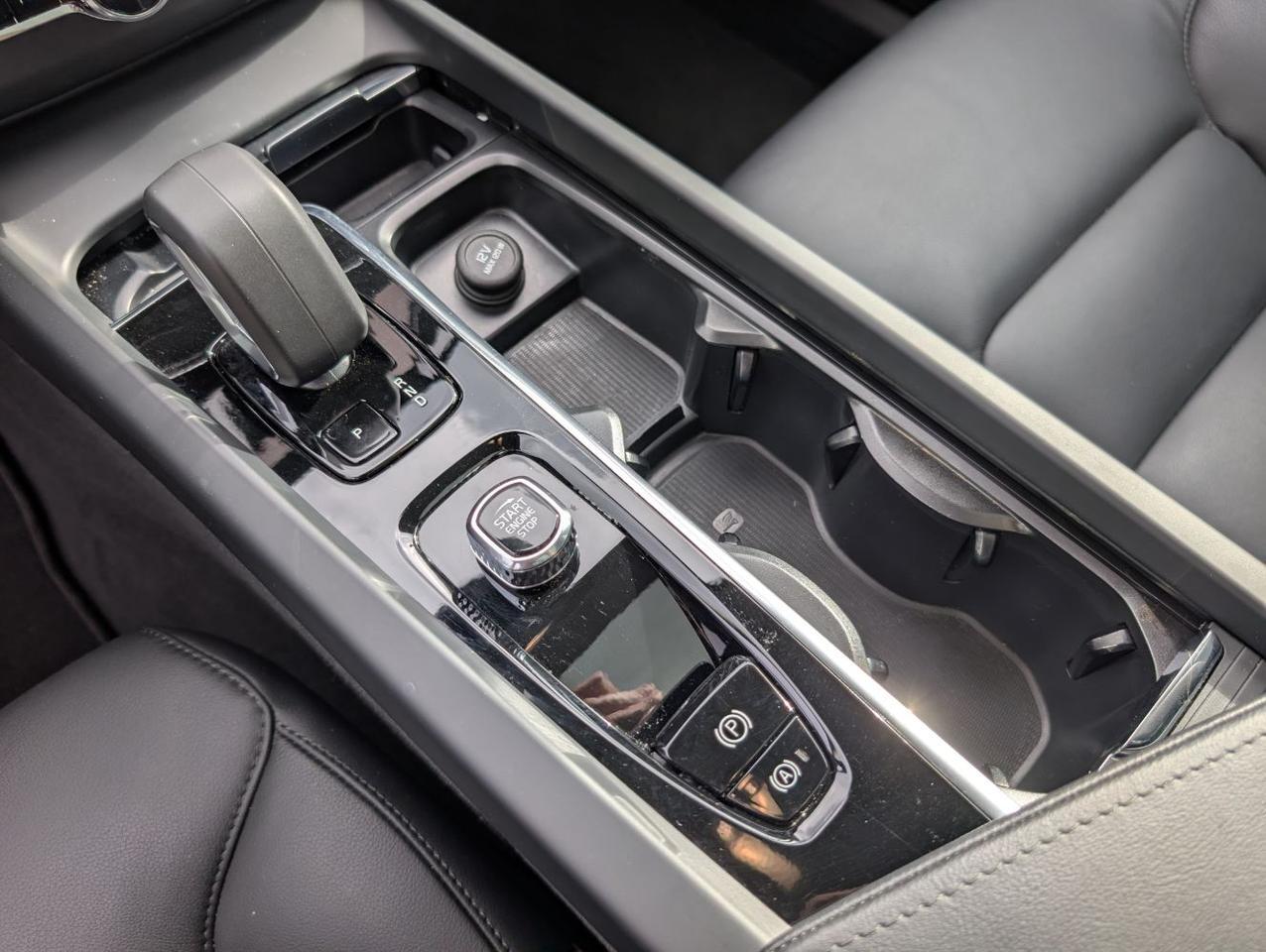 2025 Volvo XC60 B5 Hybrid AWD CORE | High Performance Audio, Panoramic Roof, 19" Wheels, 4 Heated Seats & Wheel Portland OR