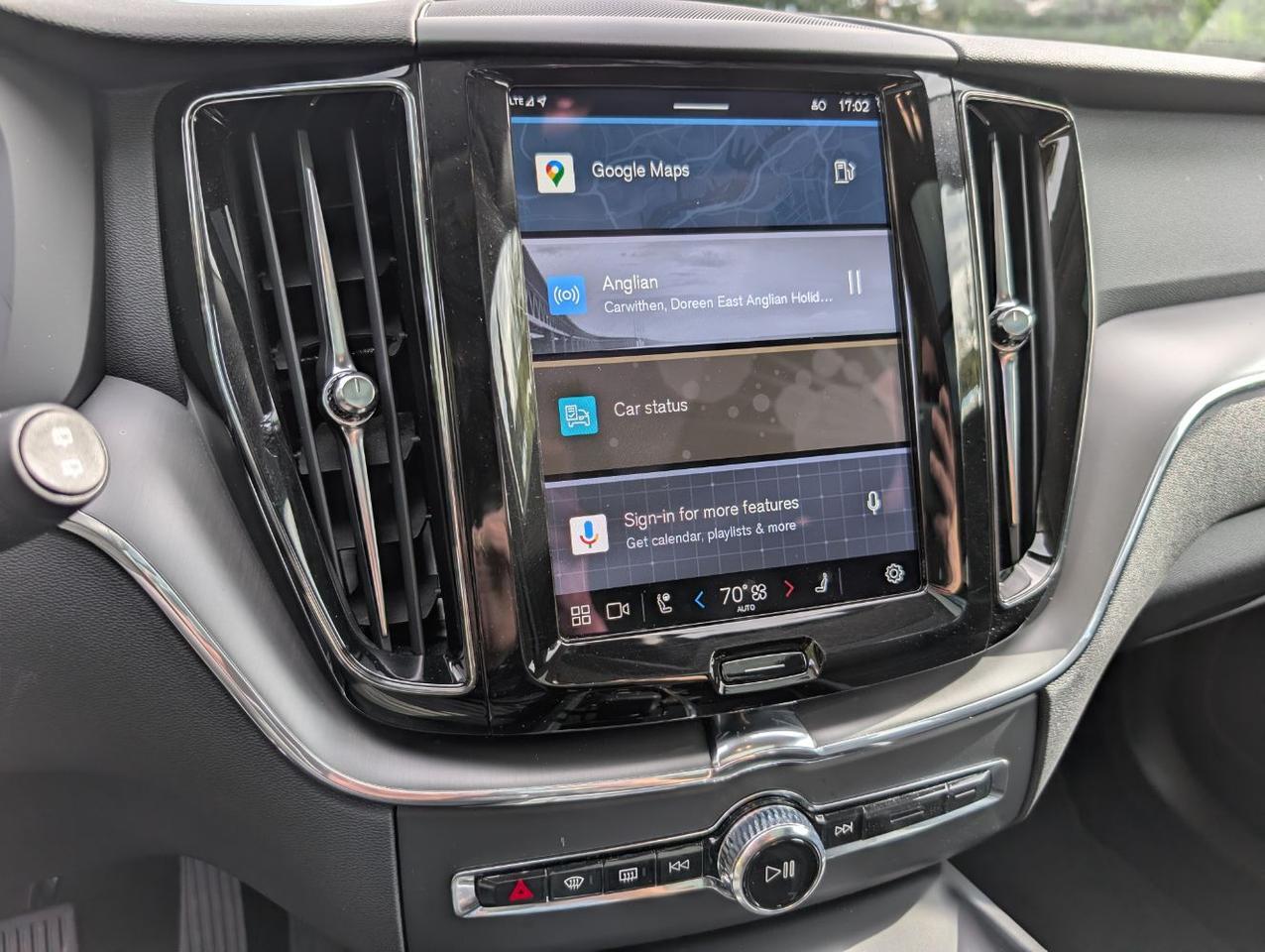 2025 Volvo XC60 B5 Hybrid AWD CORE | High Performance Audio, Panoramic Roof, 19" Wheels, 4 Heated Seats & Wheel Portland OR