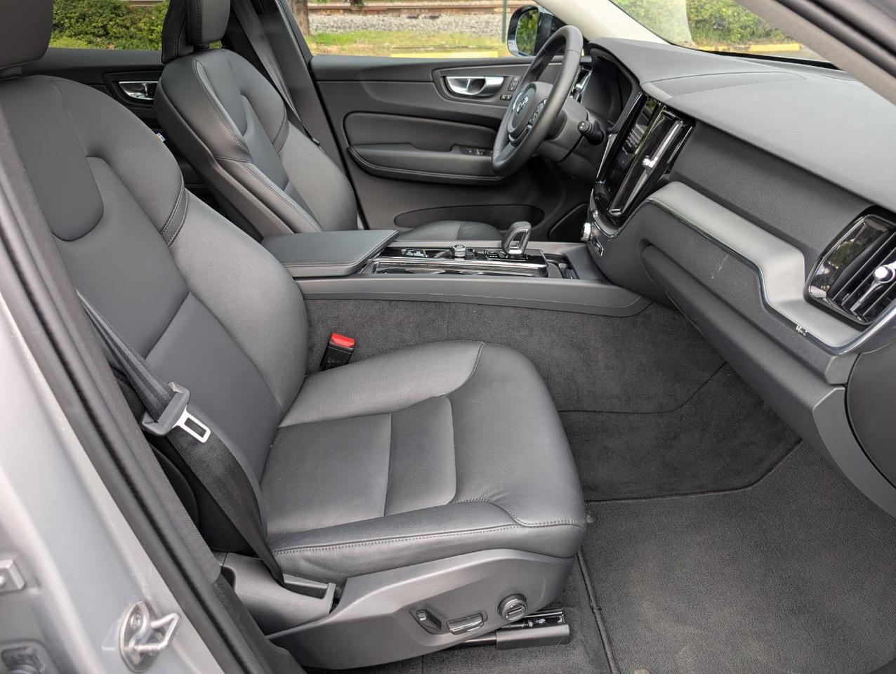 2025 Volvo XC60 B5 Hybrid AWD CORE | High Performance Audio, Panoramic Roof, 19" Wheels, 4 Heated Seats & Wheel Portland OR