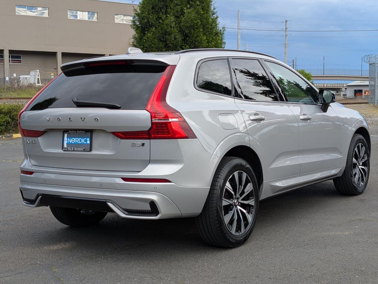 2025 Volvo XC60 B5 Hybrid AWD CORE | High Performance Audio, Panoramic Roof, 19" Wheels, 4 Heated Seats & Wheel Portland OR