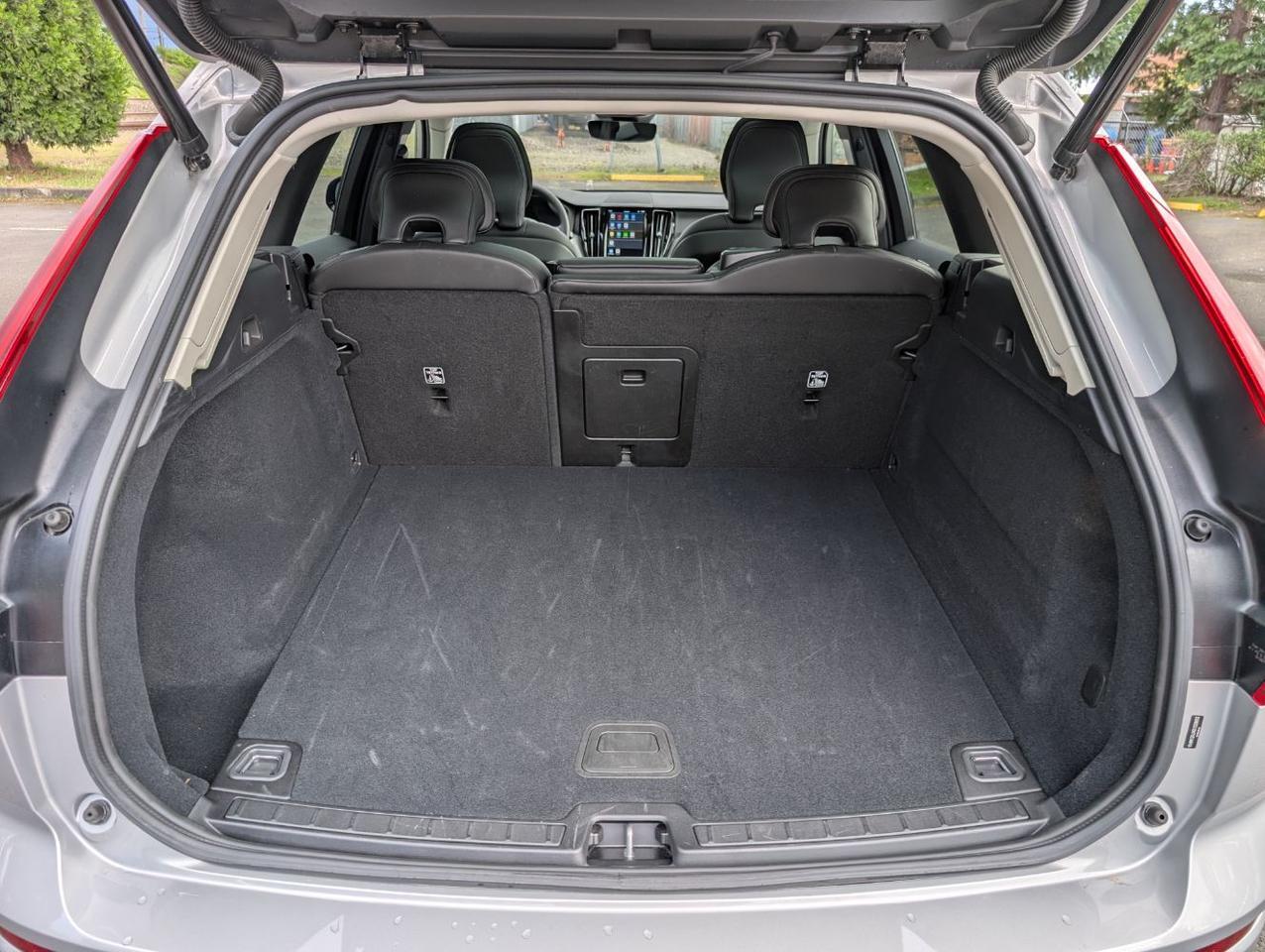 2025 Volvo XC60 B5 Hybrid AWD CORE | High Performance Audio, Panoramic Roof, 19" Wheels, 4 Heated Seats & Wheel Portland OR