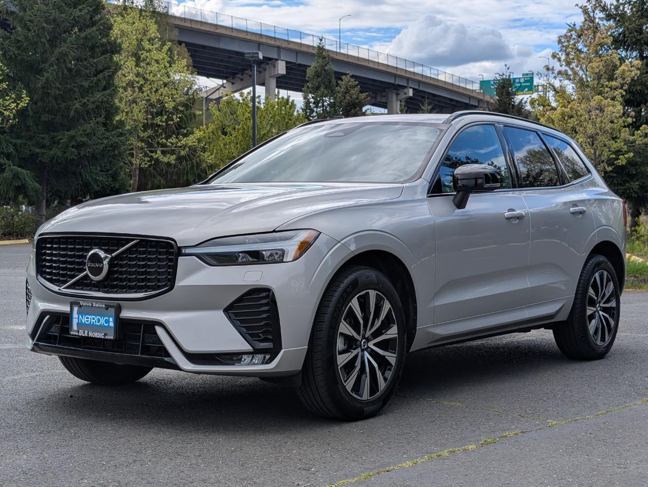 2025 Volvo XC60 B5 Hybrid AWD CORE | High Performance Audio, Panoramic Roof, 19" Wheels, 4 Heated Seats & Wheel Portland OR