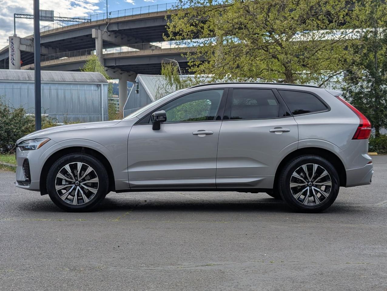 2025 Volvo XC60 B5 Hybrid AWD CORE | High Performance Audio, Panoramic Roof, 19" Wheels, 4 Heated Seats & Wheel Portland OR