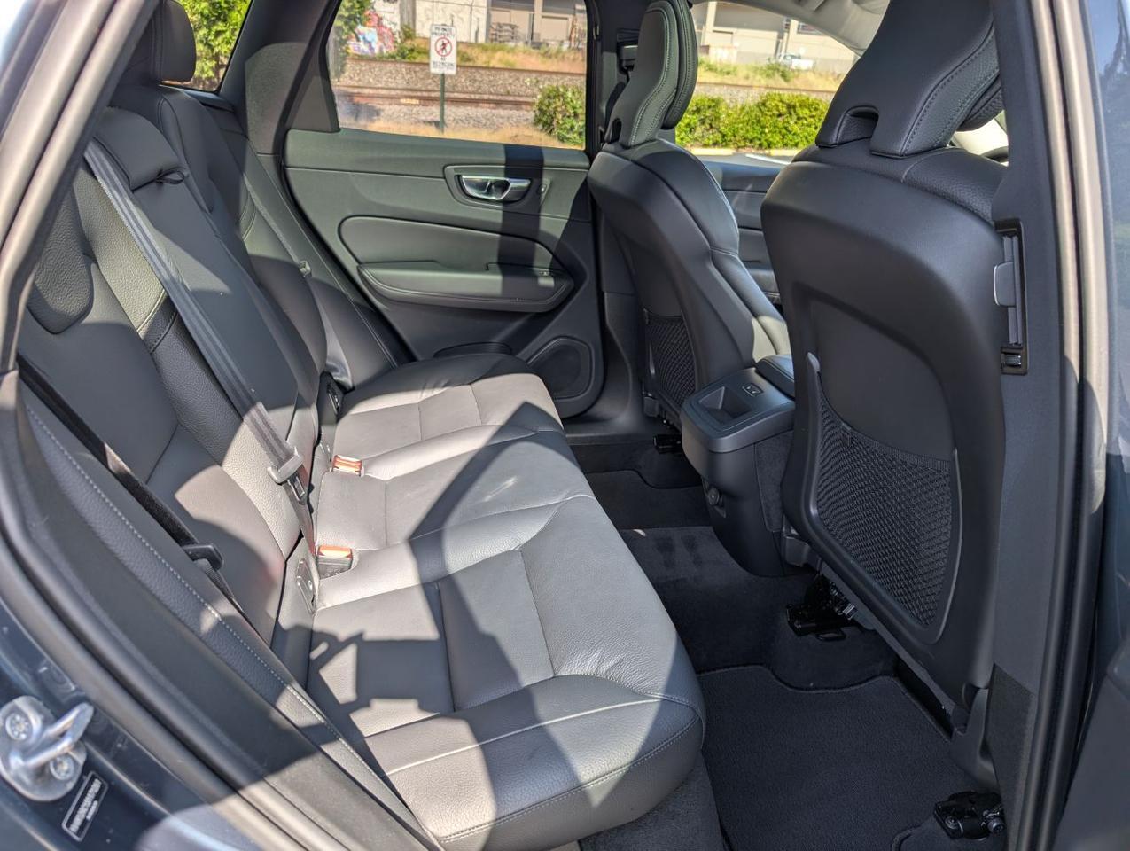 2025 Volvo XC60 B5 Hybrid AWD PLUS | High Performance Audio, Pilot Assist, 360 Cam, 4 Heated Seats & Wheel Portland OR