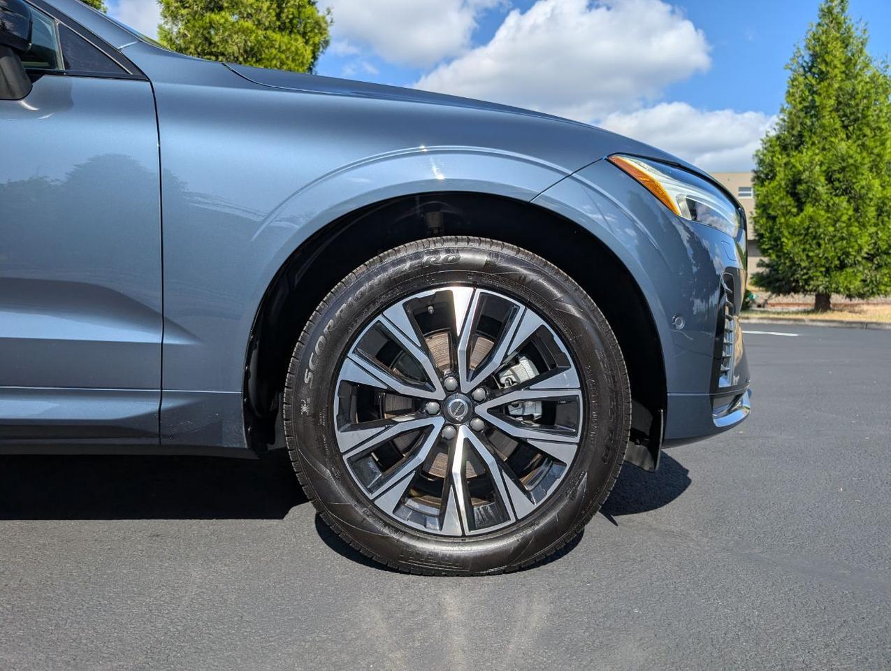 2025 Volvo XC60 B5 Hybrid AWD PLUS | High Performance Audio, Pilot Assist, 360 Cam, 4 Heated Seats & Wheel Portland OR