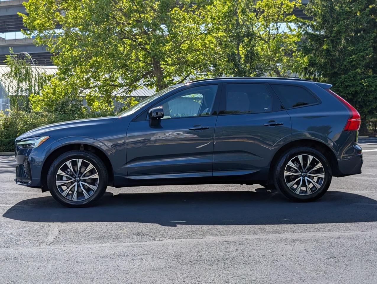 2025 Volvo XC60 B5 Hybrid AWD PLUS | High Performance Audio, Pilot Assist, 360 Cam, 4 Heated Seats & Wheel Portland OR