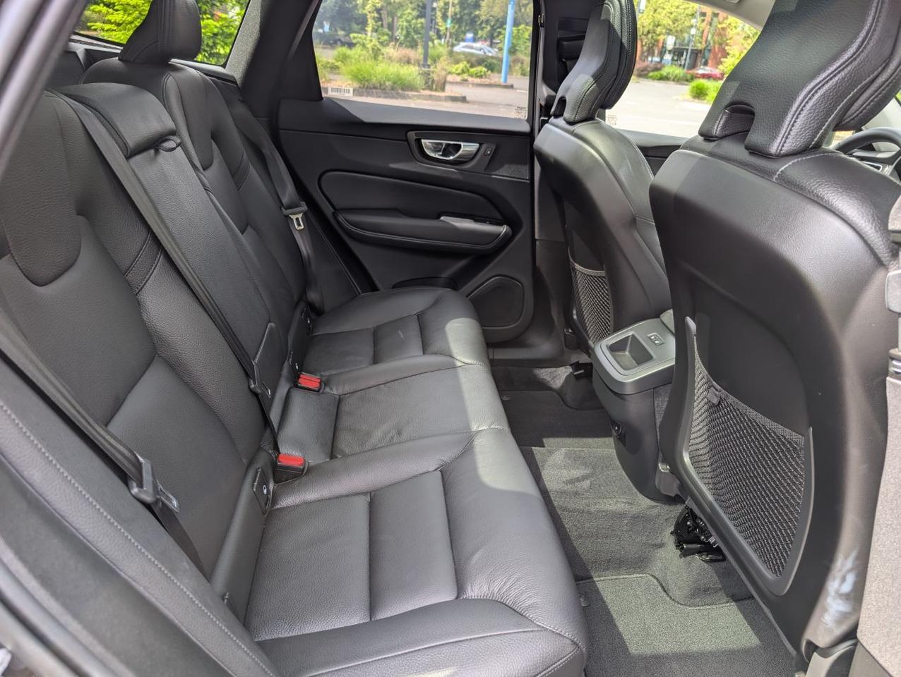 2025 Volvo XC60 B5 Hybrid AWD PLUS | High Performance Audio, Pilot Assist, 360 Cam, 4 Heated Seats & Wheel Portland OR