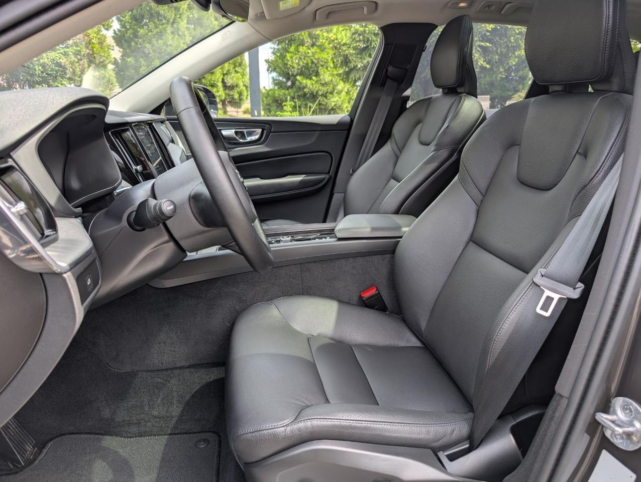 2025 Volvo XC60 B5 Hybrid AWD PLUS | High Performance Audio, Pilot Assist, 360 Cam, 4 Heated Seats & Wheel Portland OR