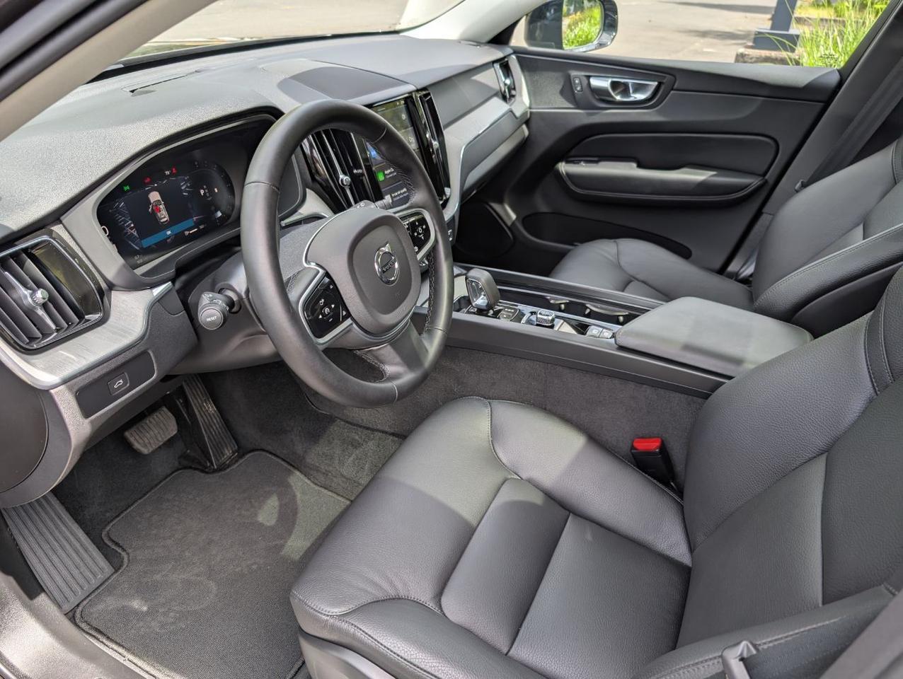 2025 Volvo XC60 B5 Hybrid AWD PLUS | High Performance Audio, Pilot Assist, 360 Cam, 4 Heated Seats & Wheel Portland OR