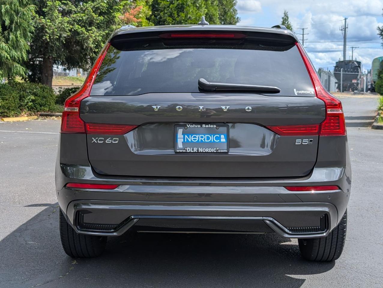 2025 Volvo XC60 B5 Hybrid AWD PLUS | High Performance Audio, Pilot Assist, 360 Cam, 4 Heated Seats & Wheel Portland OR