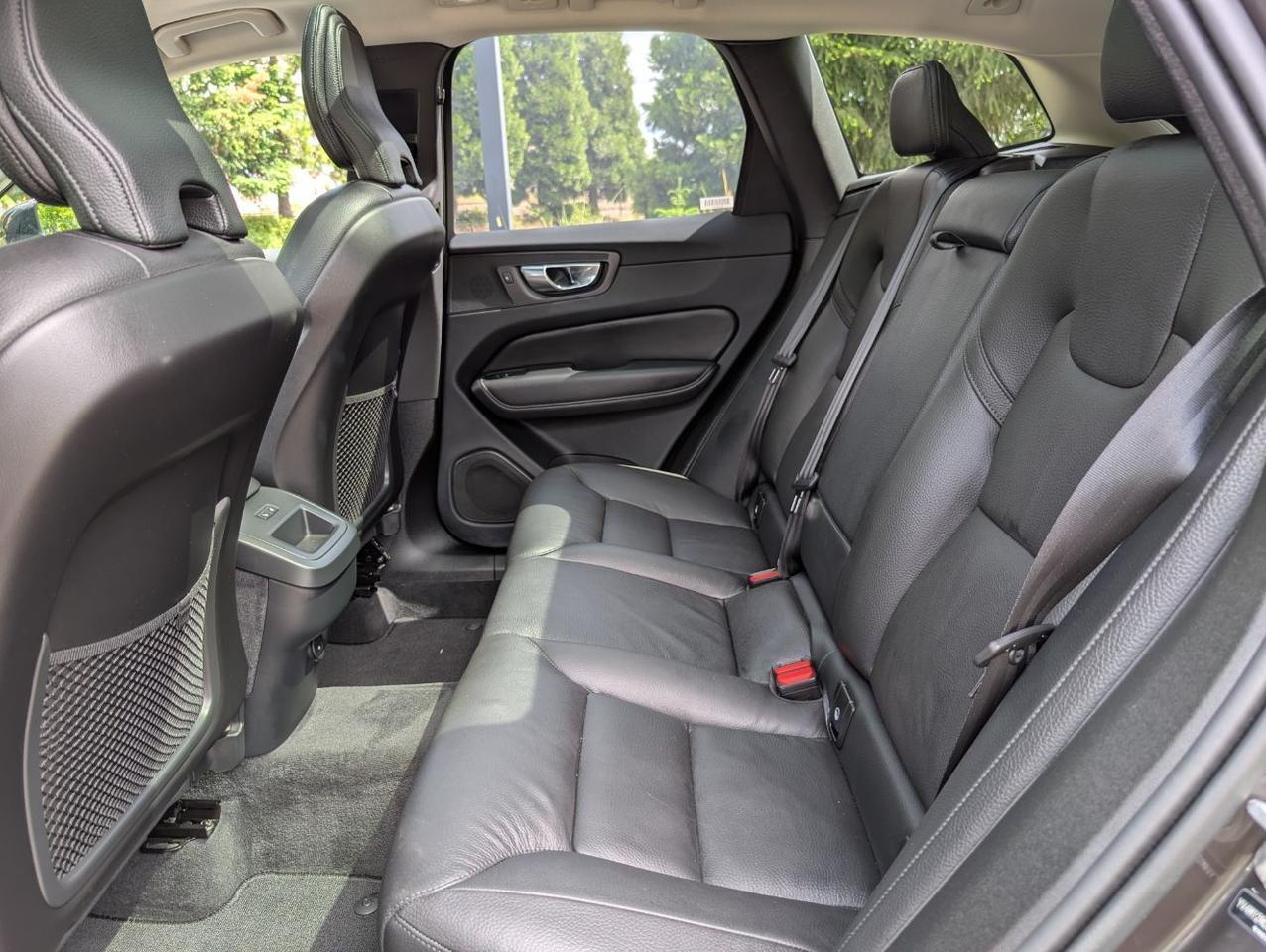 2025 Volvo XC60 B5 Hybrid AWD PLUS | High Performance Audio, Pilot Assist, 360 Cam, 4 Heated Seats & Wheel Portland OR
