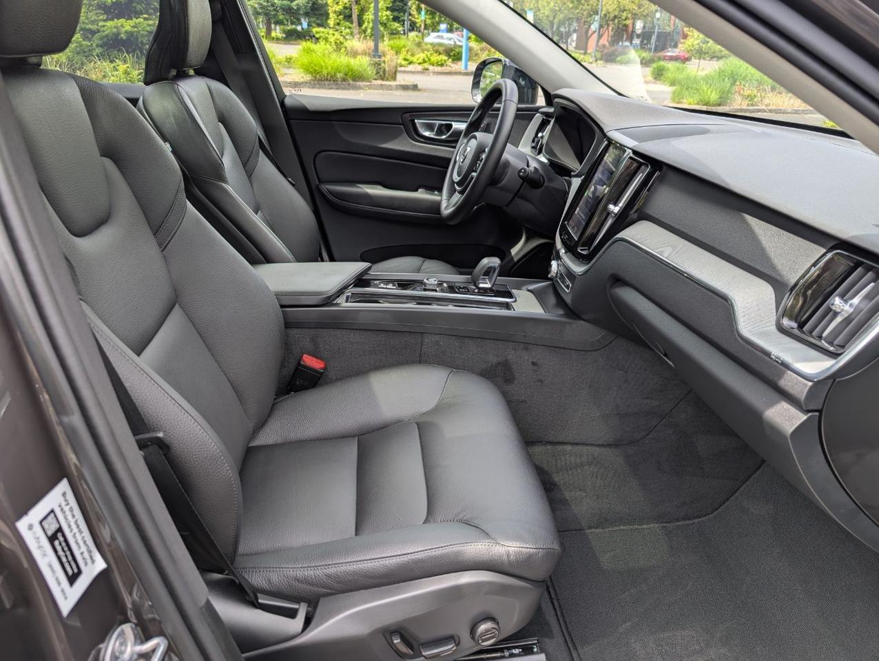 2025 Volvo XC60 B5 Hybrid AWD PLUS | High Performance Audio, Pilot Assist, 360 Cam, 4 Heated Seats & Wheel Portland OR