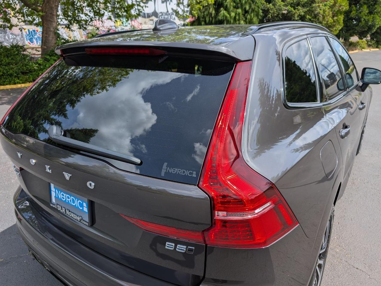 2025 Volvo XC60 B5 Hybrid AWD PLUS | High Performance Audio, Pilot Assist, 360 Cam, 4 Heated Seats & Wheel Portland OR