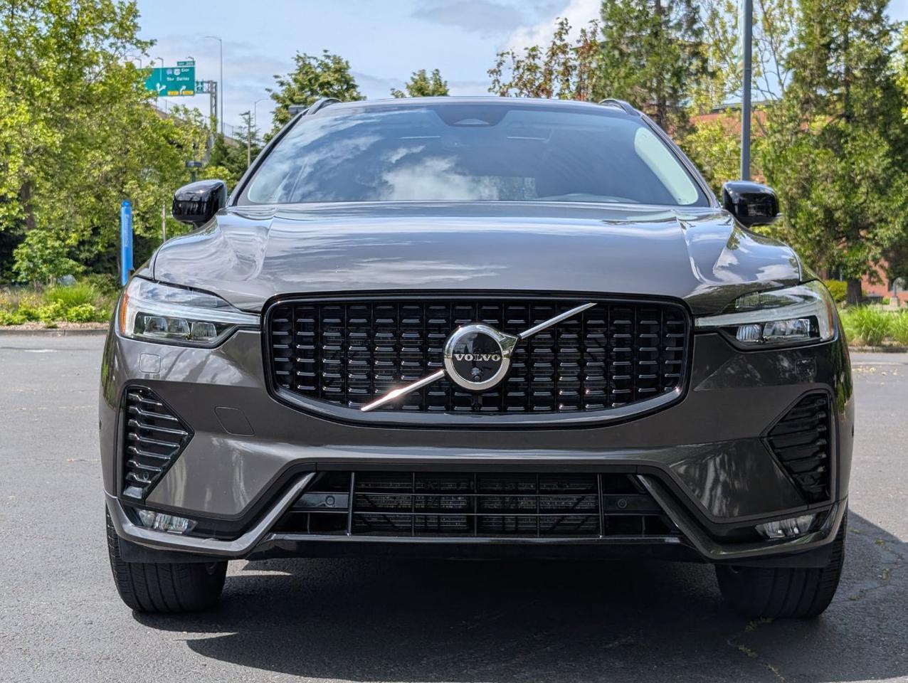 2025 Volvo XC60 B5 Hybrid AWD PLUS | High Performance Audio, Pilot Assist, 360 Cam, 4 Heated Seats & Wheel Portland OR