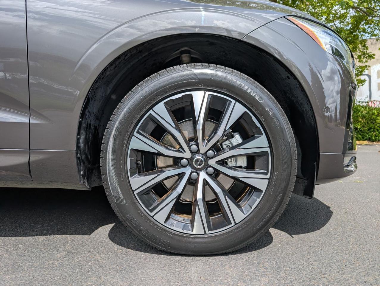 2025 Volvo XC60 B5 Hybrid AWD PLUS | High Performance Audio, Pilot Assist, 360 Cam, 4 Heated Seats & Wheel Portland OR