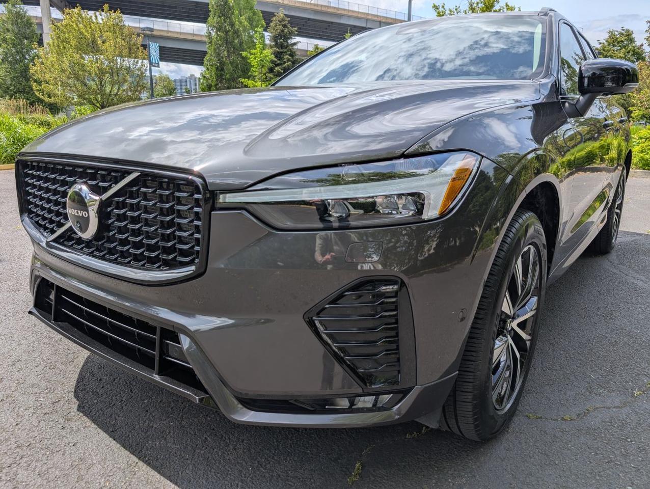 2025 Volvo XC60 B5 Hybrid AWD PLUS | High Performance Audio, Pilot Assist, 360 Cam, 4 Heated Seats & Wheel Portland OR