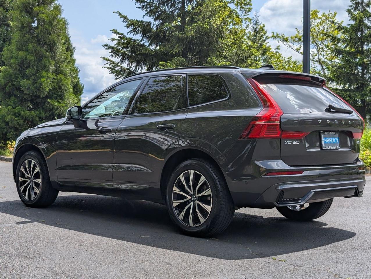 2025 Volvo XC60 B5 Hybrid AWD PLUS | High Performance Audio, Pilot Assist, 360 Cam, 4 Heated Seats & Wheel Portland OR