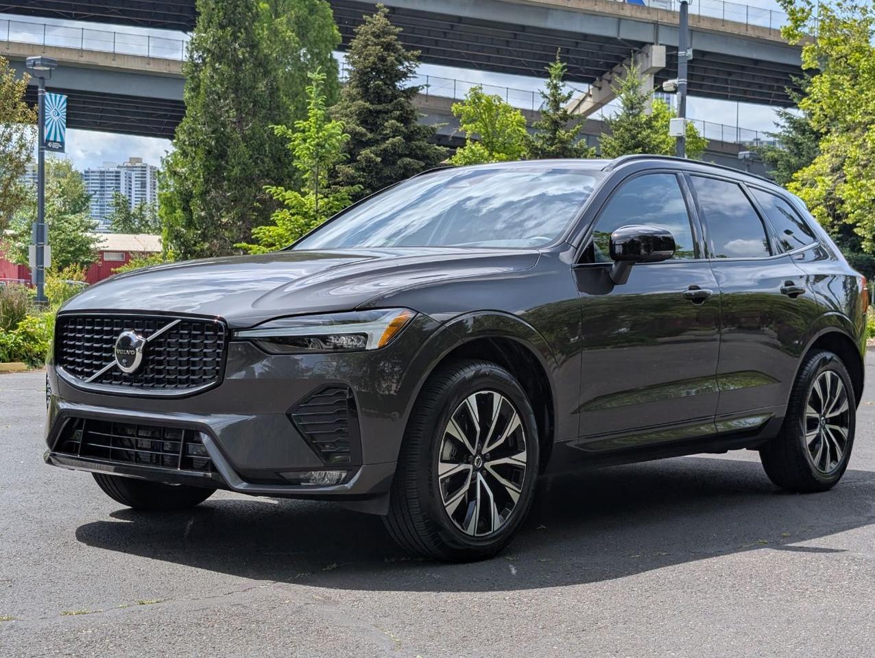 2025 Volvo XC60 B5 Hybrid AWD PLUS | High Performance Audio, Pilot Assist, 360 Cam, 4 Heated Seats & Wheel Portland OR
