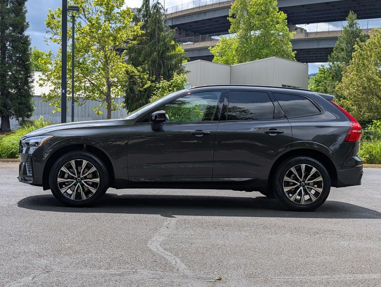2025 Volvo XC60 B5 Hybrid AWD PLUS | High Performance Audio, Pilot Assist, 360 Cam, 4 Heated Seats & Wheel Portland OR