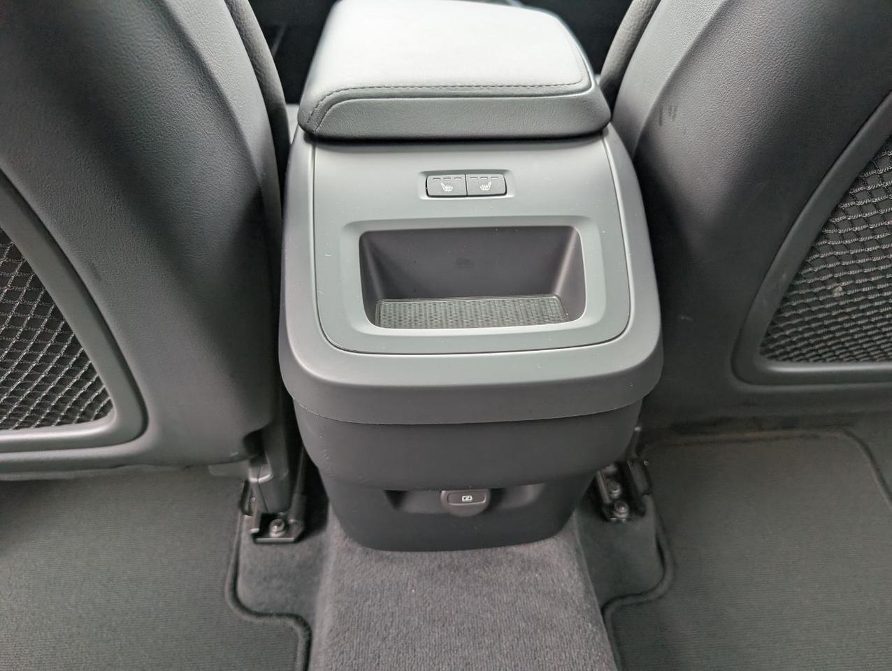 2025 Volvo XC60 B5 Hybrid AWD PLUS | High Performance Audio, Pilot Assist, 360° Cam, 4 Heated Seats & Htd Wheel Portland OR