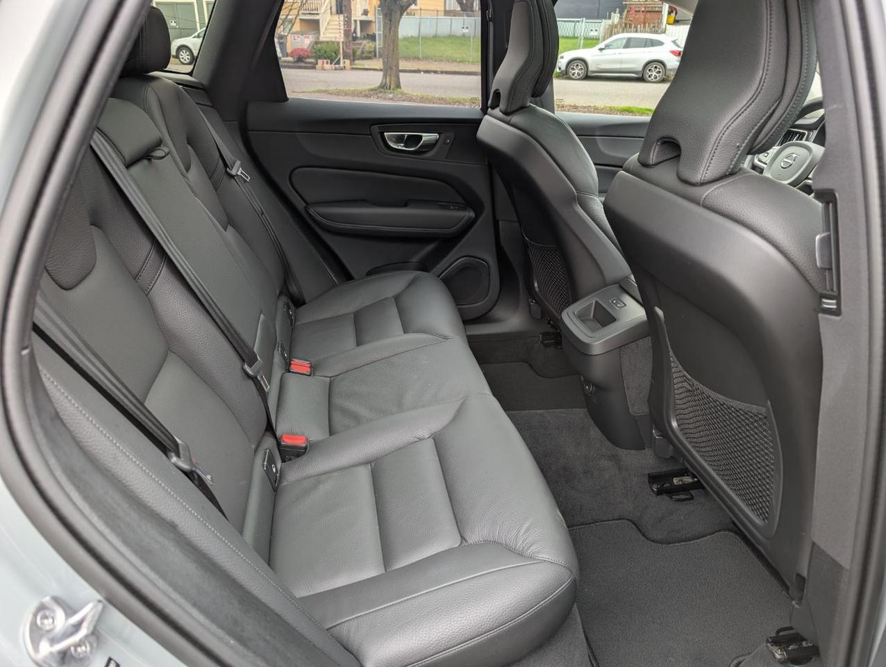 2025 Volvo XC60 B5 Hybrid AWD PLUS | High Performance Audio, Pilot Assist, 360° Cam, 4 Heated Seats & Htd Wheel Portland OR