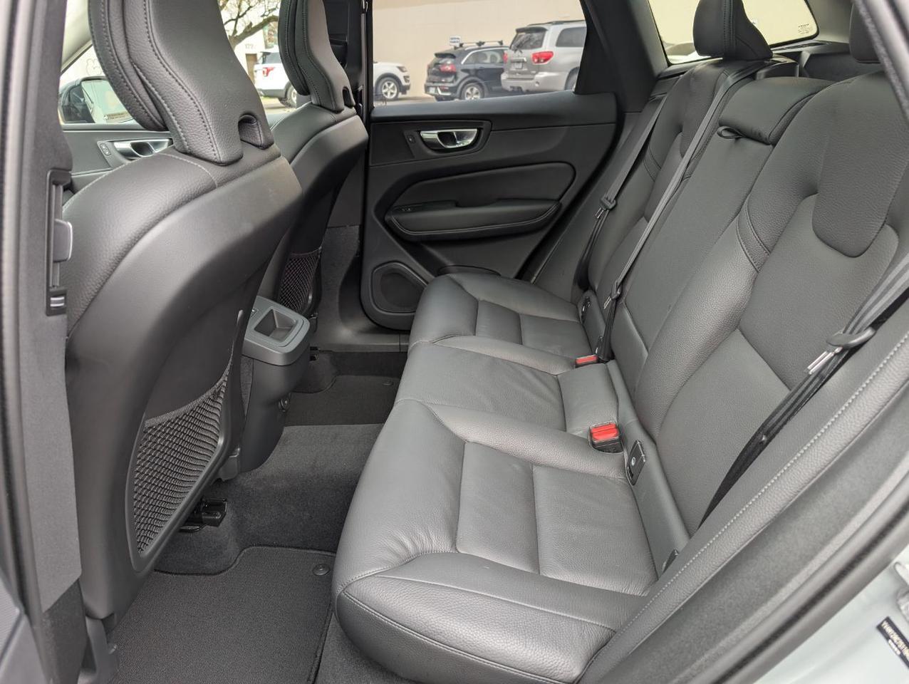 2025 Volvo XC60 B5 Hybrid AWD PLUS | High Performance Audio, Pilot Assist, 360° Cam, 4 Heated Seats & Htd Wheel Portland OR