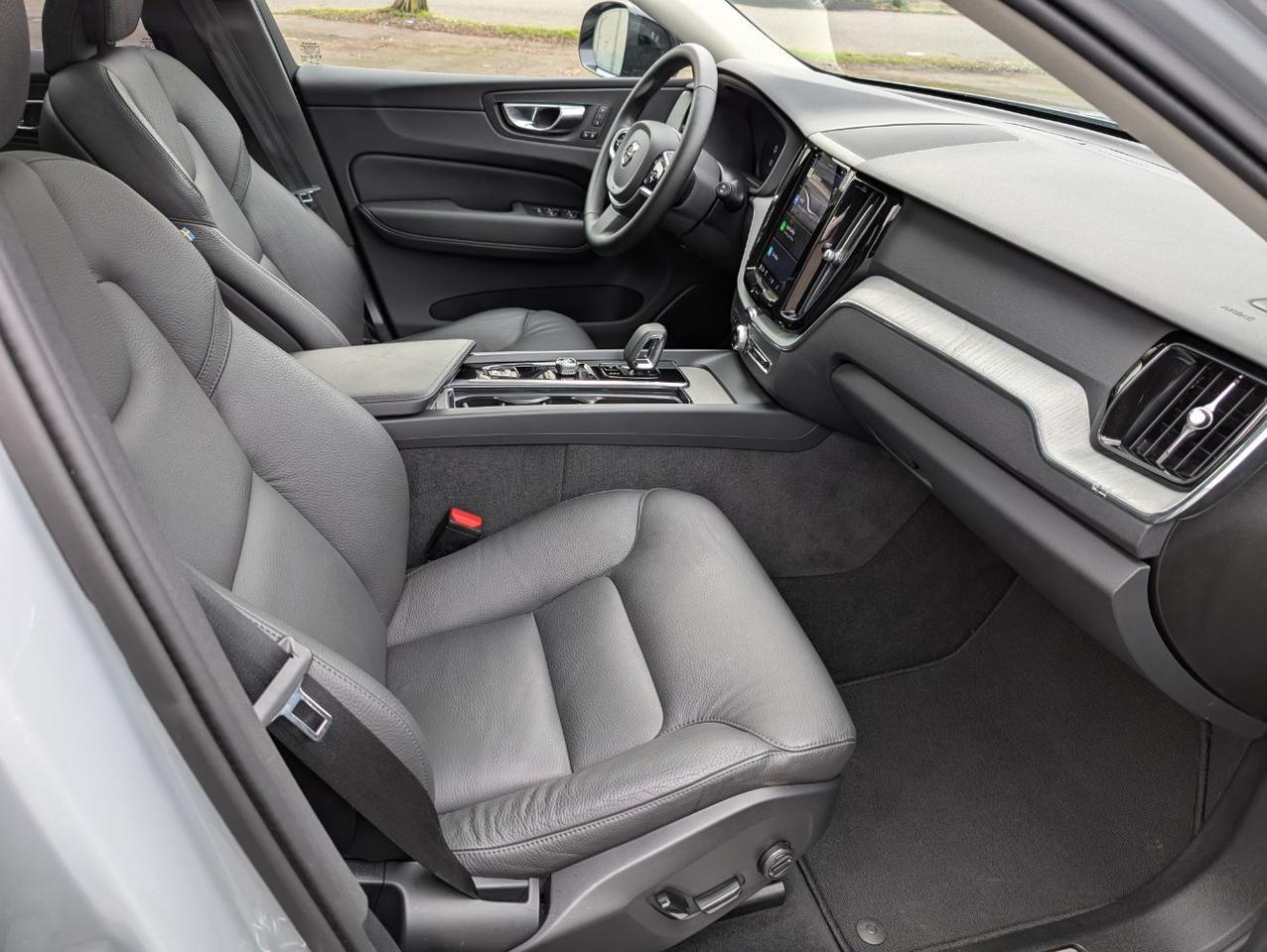 2025 Volvo XC60 B5 Hybrid AWD PLUS | High Performance Audio, Pilot Assist, 360° Cam, 4 Heated Seats & Htd Wheel Portland OR